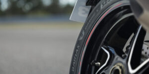Bridgestone Becomes the Official Tire of Fast Riding School